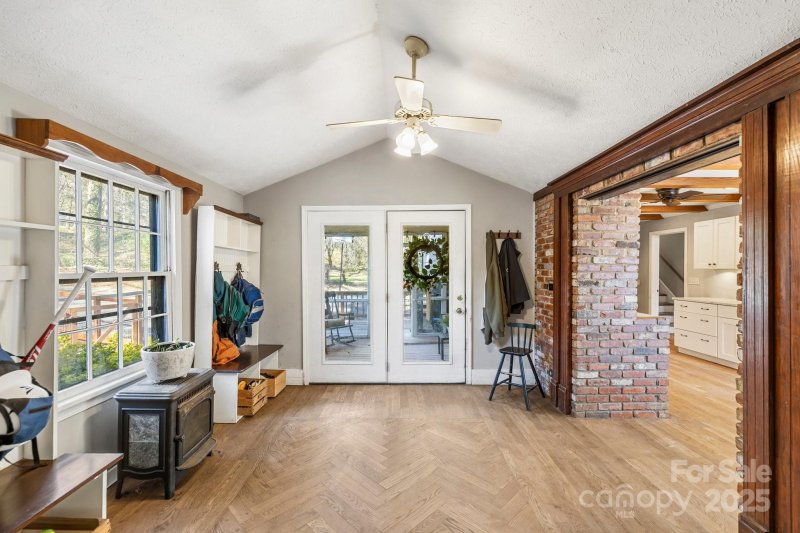 Property image 5 of 203 Davis Mountain Road in Laurel Park Estates, Laurel Park, NC 28739