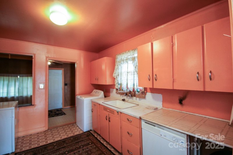 Property image 4 at 2825 Bancroft Street, Charlotte, NC 28206