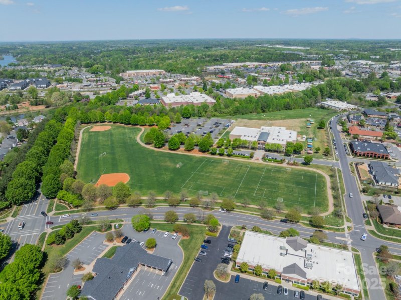 Property image 2 at 113 Burlingame Court, Mooresville, NC 28117