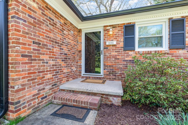 Property image 3 of 1041 Cutler Place in Amity Gardens, Charlotte, NC 28212