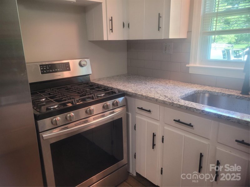 Property image 4 of 1041 Cutler Place in Amity Gardens, Charlotte, NC 28212