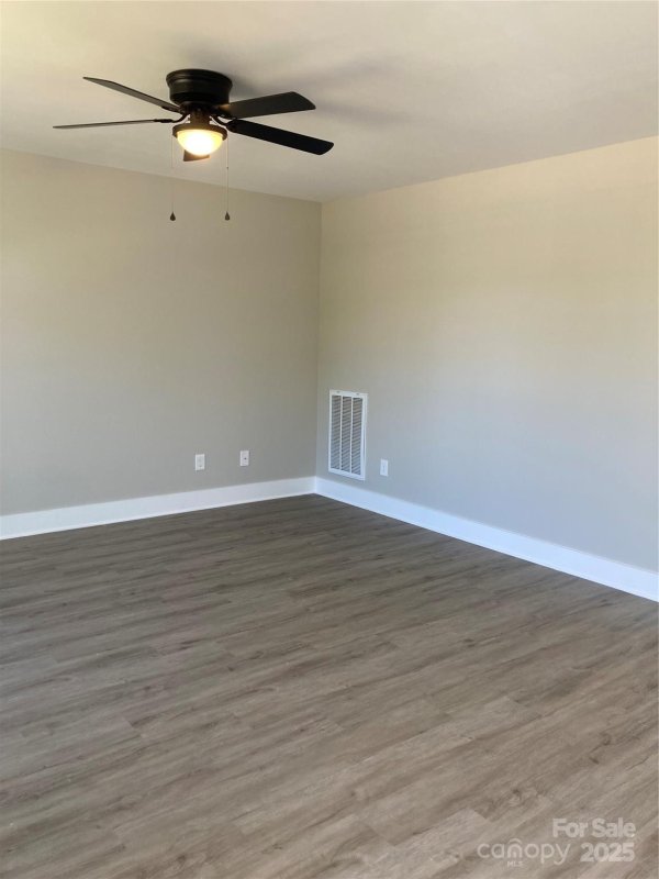 Property image 3 of 1537 Poston Circle in East Park, Gastonia, NC 28054