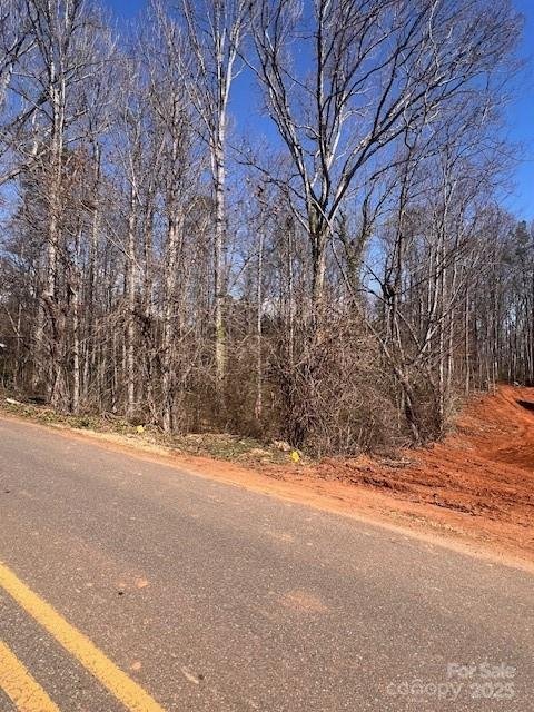 Property image 2 of 219 E Glen Eagles Road in Shannon Acres, Statesville, NC 28625