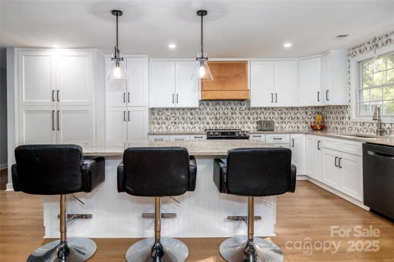 Property image 2 at 7417 Shadowlake Drive, Charlotte, NC 28226