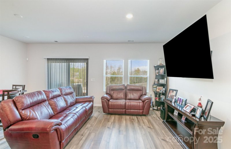 Property image 4 of 3870 County Down Avenue in Georgetown Crossing, Kannapolis, NC 28081