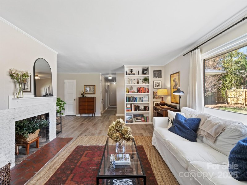 Property image 5 at 836 E Woodlawn Road, Charlotte, NC 28209