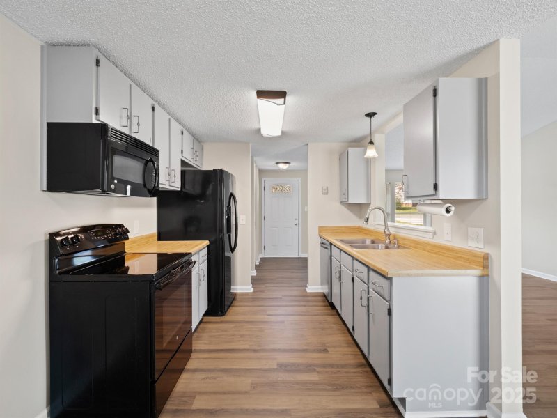 Property image 5 at 8539 Glenway Court, Charlotte, NC 28226