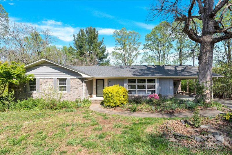Property image 3 of 611 Greenway Drive in Berkshire Hills, Statesville, NC 28677