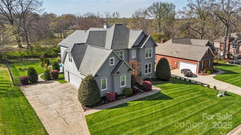 Property image 4 at 2042 Caernarfon Lane, Matthews, NC 28104