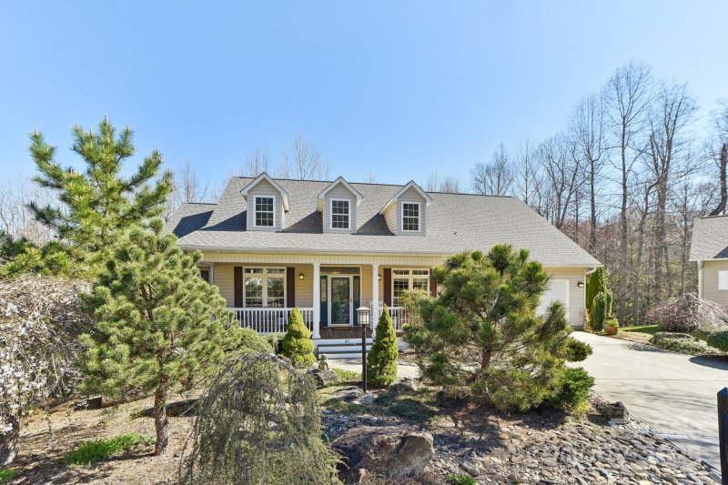 Property image 3 at 41 Golden Pond Way, Hendersonville, NC 28791
