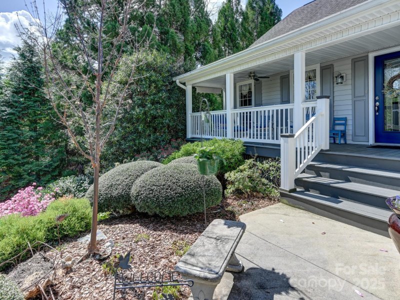 Property image 2 at 3 Old Applewood Lane, Hendersonville, NC 28739