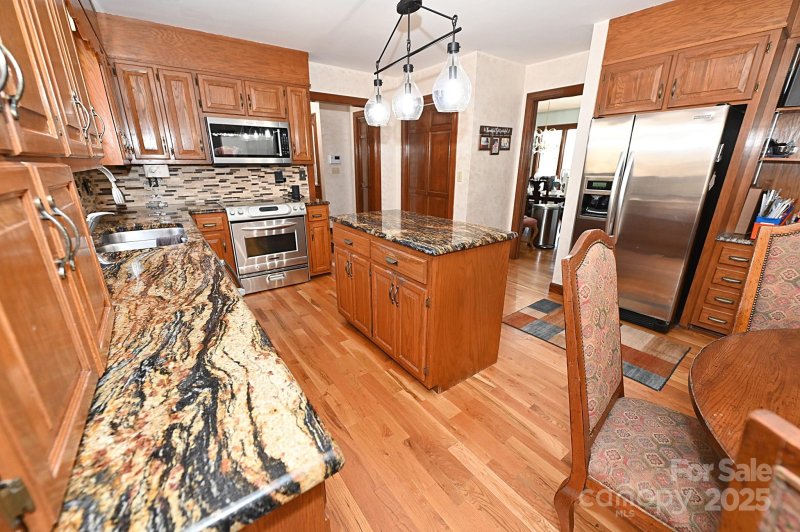 Property image 2 of 1793 Fairway Drive in Fairway Acres, Newton, NC 28658