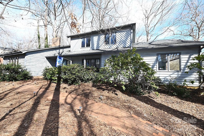 Property image 3 of 1793 Fairway Drive in Fairway Acres, Newton, NC 28658