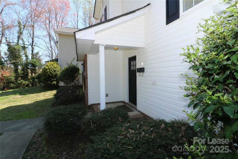 Property image 4 at 1022 Hickory Nut Street, Charlotte, NC 28205