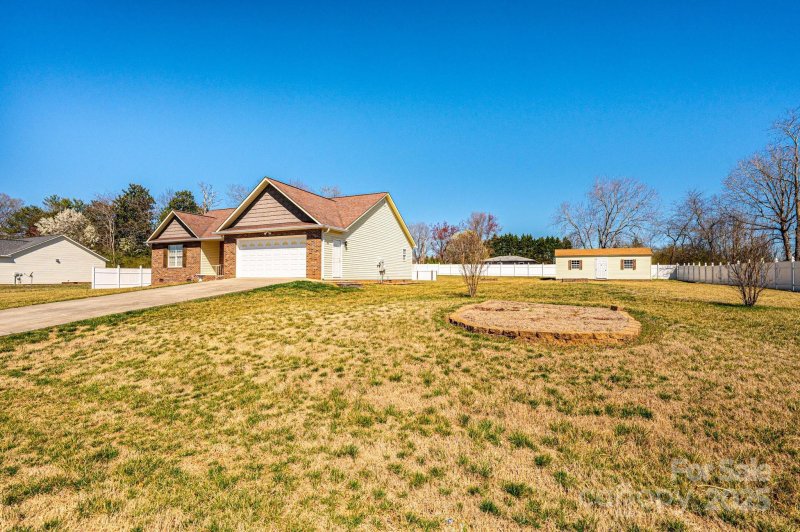 Property image 4 at 9027 Mccray Farms Drive, Hickory, NC 28601