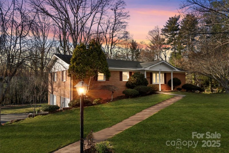 Property image 2 of 123 Castleton Lane in Sedgewood, Hendersonville, NC 28791