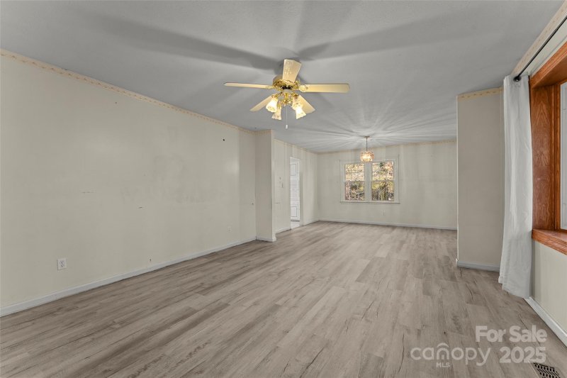 Property image 3 of 123 Castleton Lane in Sedgewood, Hendersonville, NC 28791