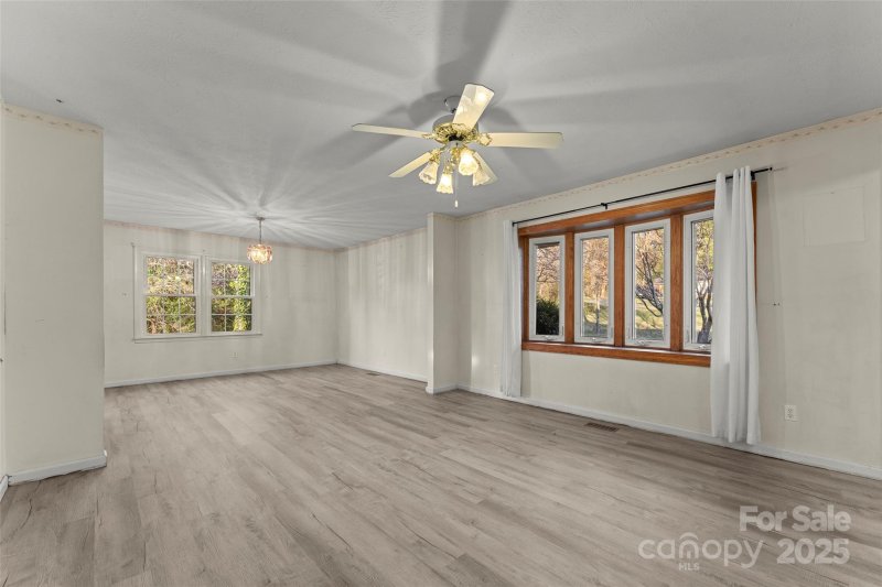 Property image 4 of 123 Castleton Lane in Sedgewood, Hendersonville, NC 28791