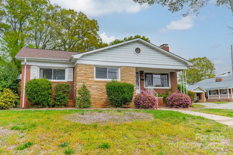 Property image 2 at 1400 Russell Avenue, Charlotte, NC 28216