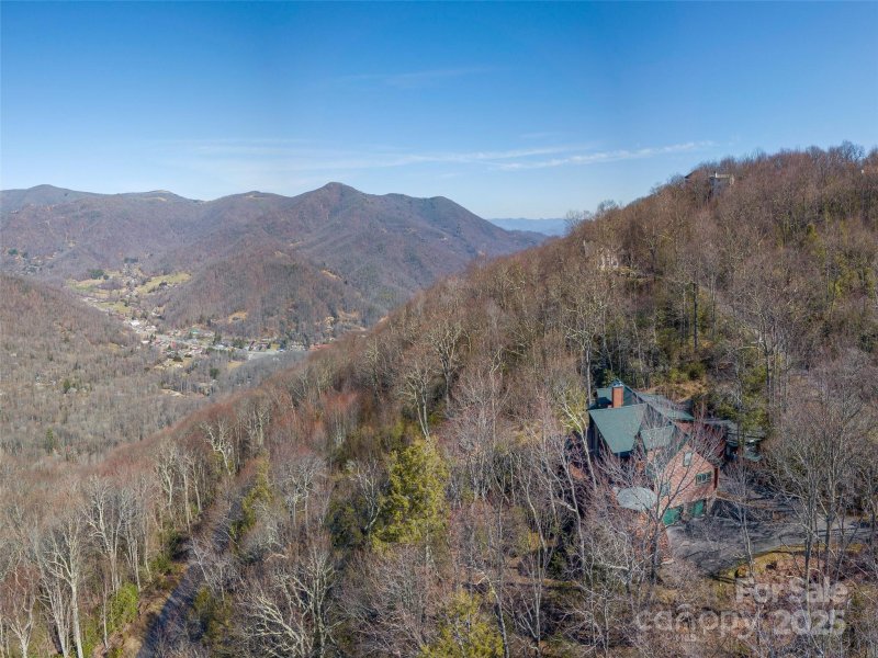 Property image 3 of 35 Falcon Crest Loop in Upper Woodlands, Maggie Valley, NC 28751