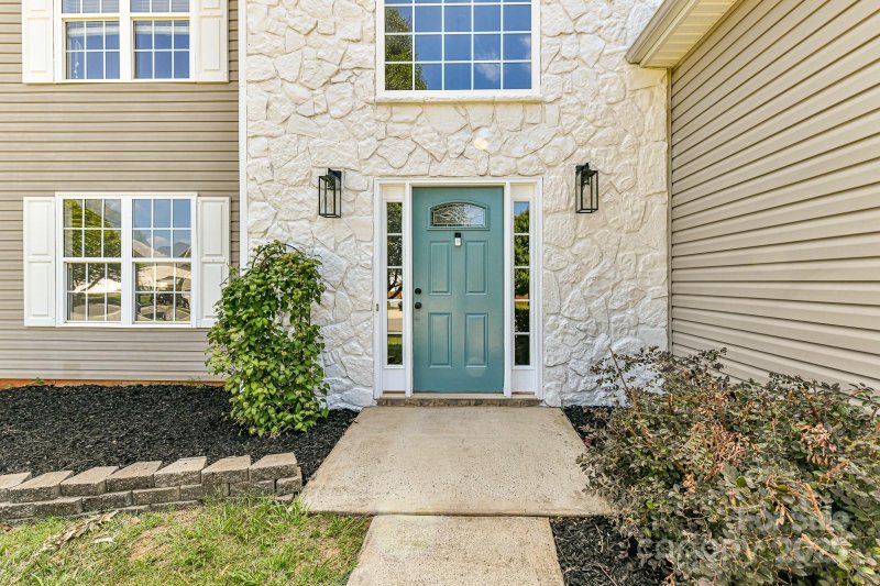 Property image 2 at 112 Denham Place, Mooresville, NC 28115