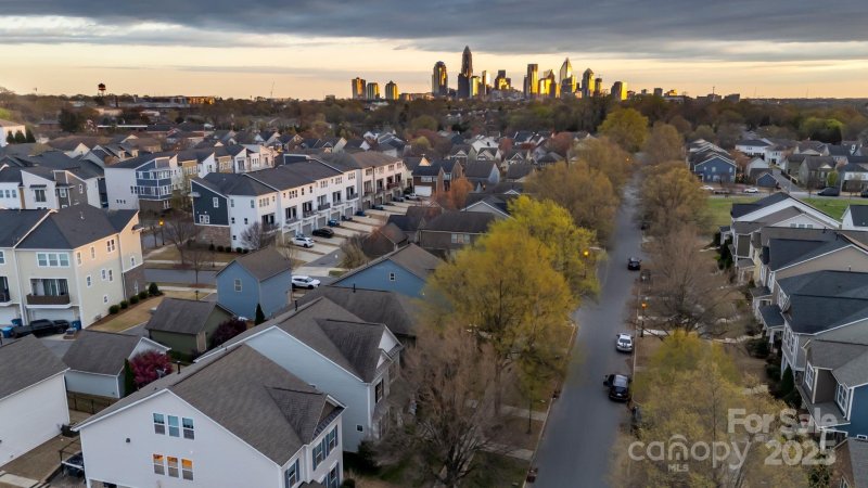 Property image 3 at 2606 Double Oaks Road, Charlotte, NC 28206