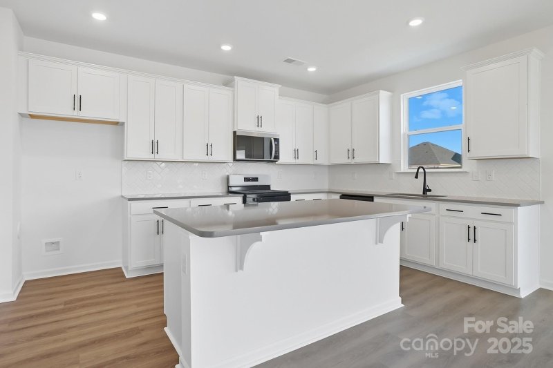 Property image 3 of 317 Maidstone Drive in Wellington Pointe, Monroe, NC 28110