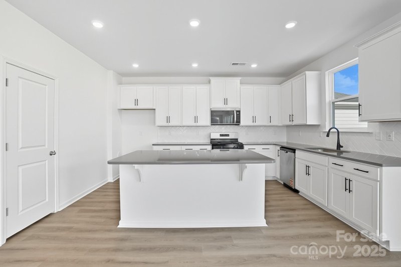 Property image 4 of 317 Maidstone Drive in Wellington Pointe, Monroe, NC 28110