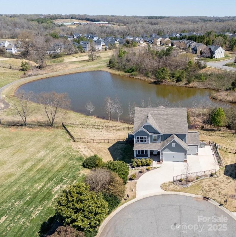 Property image 3 at 214 Fox Den Circle, Statesville, NC 28677