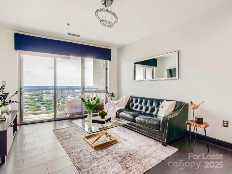 Property image 3 at 333 W Trade Street, Charlotte, NC 28202