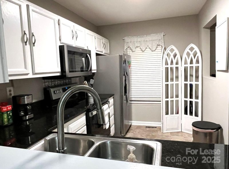 Crestview I, Charlotte Community