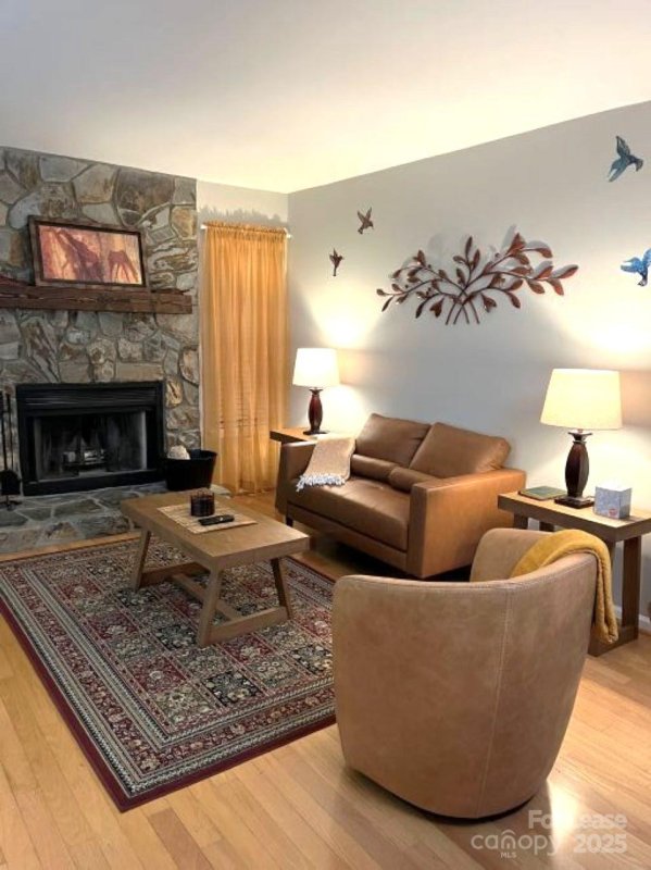 Property image 2 of 8103 Circle Tree Lane in Crestview I, Charlotte, NC 28277