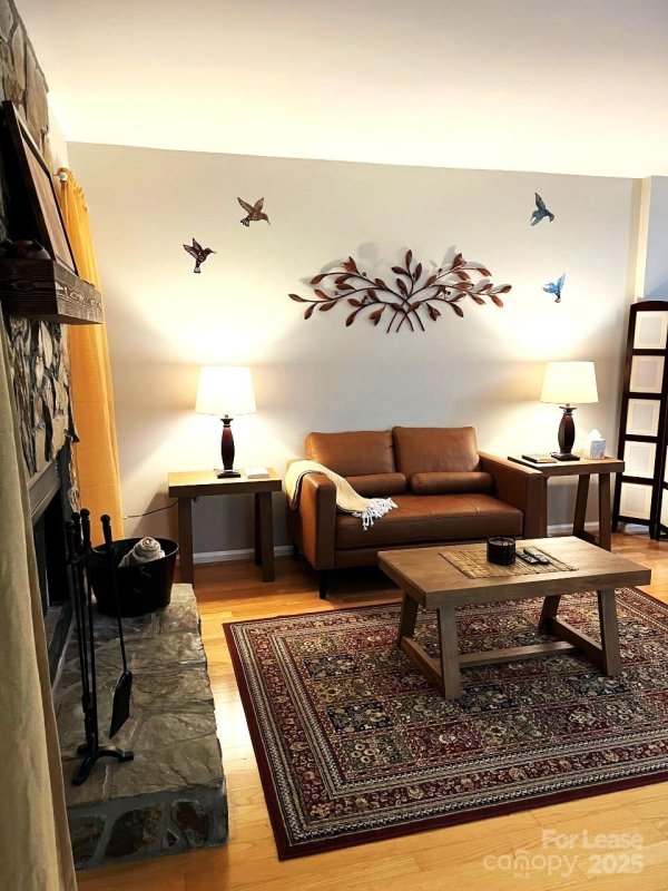 Property image 4 of 8103 Circle Tree Lane in Crestview I, Charlotte, NC 28277