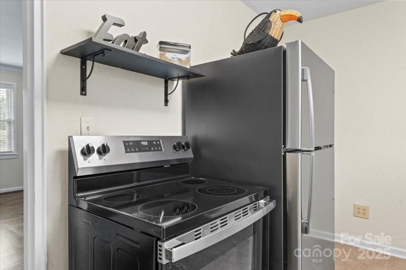 Property image 5 of 343 Wakefield Drive in Selwyn Village, Charlotte, NC 28209