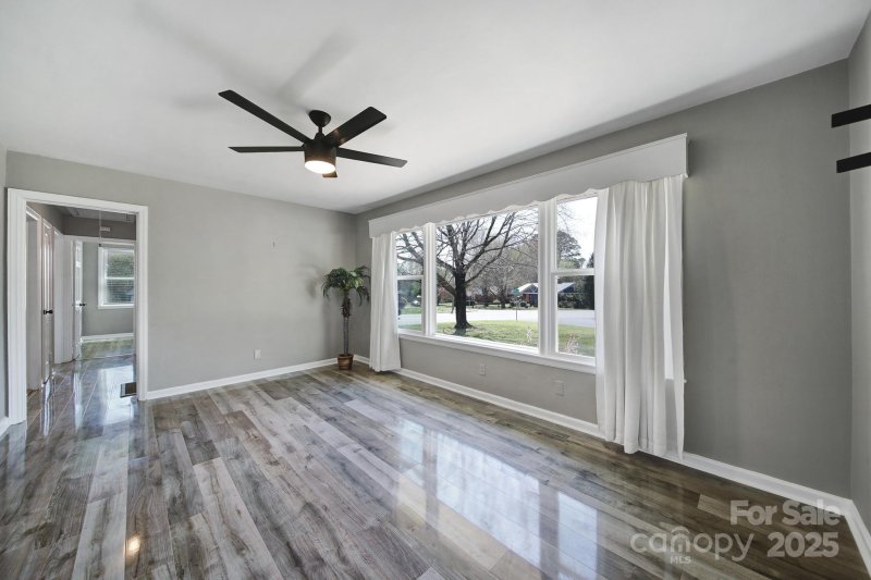 Property image 3 at 2301 Shamrock Drive, Charlotte, NC 28205