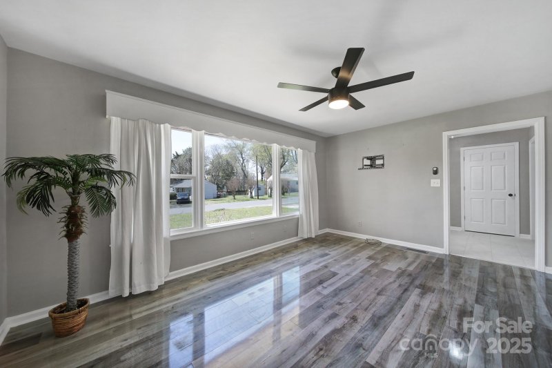 Property image 5 at 2301 Shamrock Drive, Charlotte, NC 28205