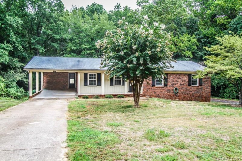 Property image 2 at 506 Touch Me Not Lane, Charlotte, NC 28216