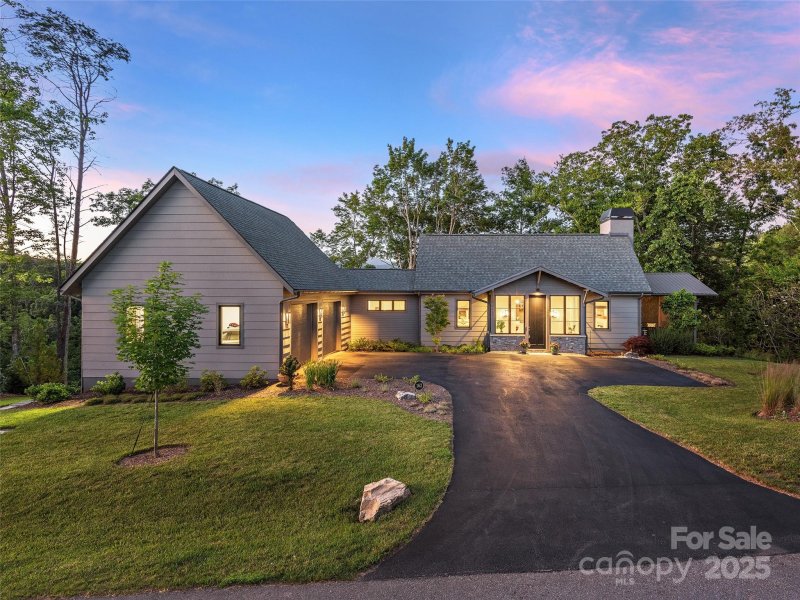 Property image 3 of 162 Riverbend Forest Drive in Riverbend Forest, Asheville, NC 28805