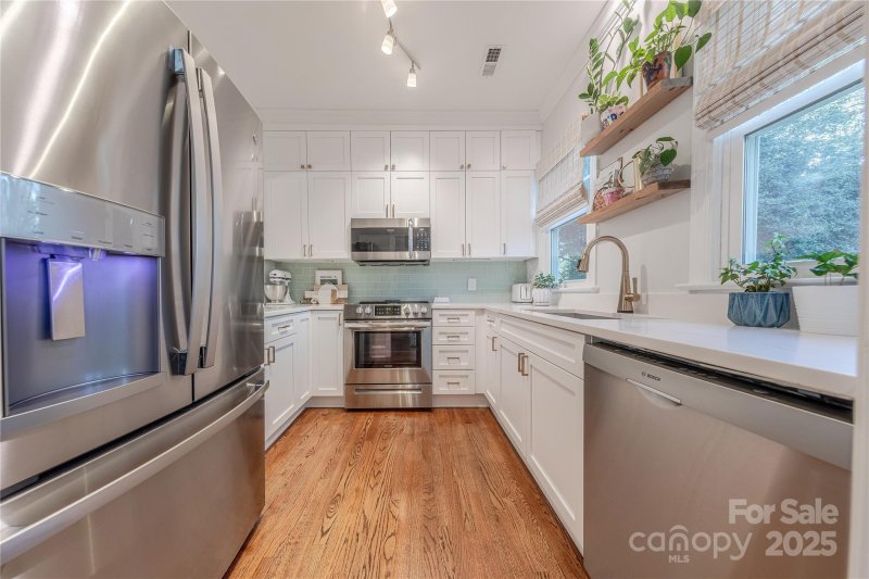 Property image 3 at 3825 Selwyn Farms Lane, Charlotte, NC 28209