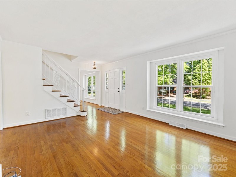 Property image 4 at 5114 Glenbrier Drive, Charlotte, NC 28212