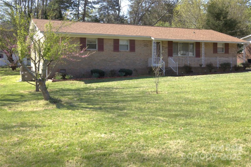 Property image 2 at 940 Ravendale Drive, Charlotte, NC 28216