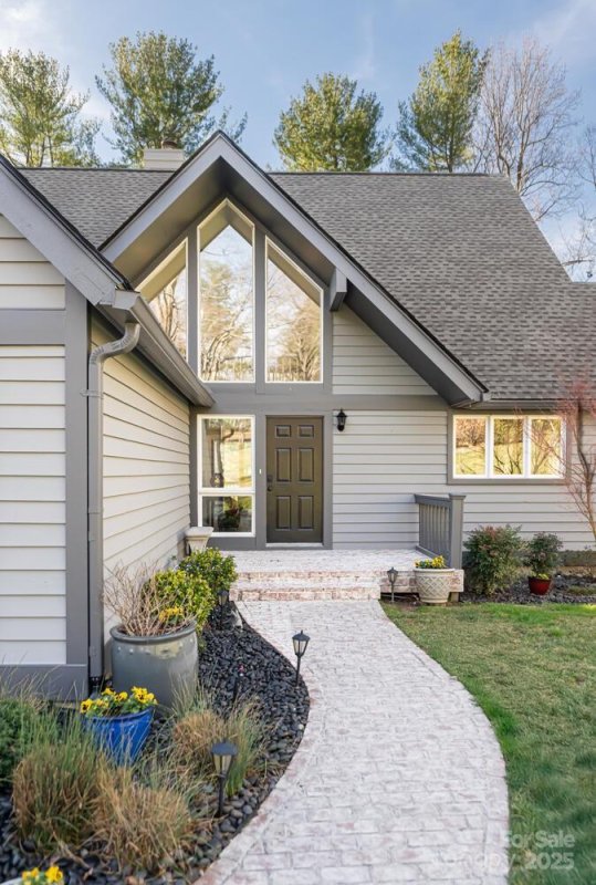 Property image 4 of 155 Winding Meadows Drive in Kenmure, Flat Rock, NC 28731