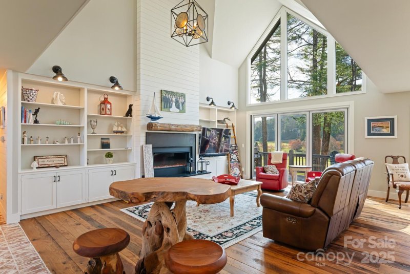 Property image 5 of 155 Winding Meadows Drive in Kenmure, Flat Rock, NC 28731