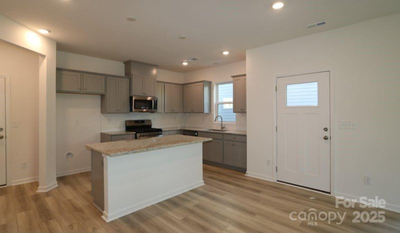 Property image 3 at 1916 Highland Park Drive, Charlotte, NC 28269