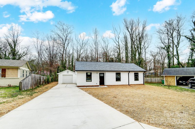 Property image 3 at 6706 Holston Court, Charlotte, NC 28215