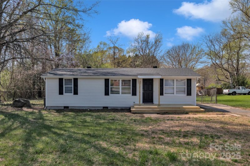 Hoover Acres, Charlotte Community