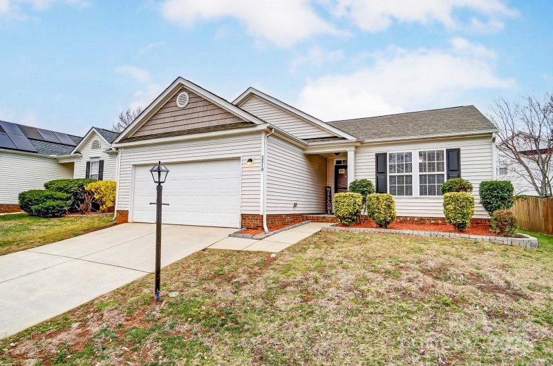 Property image 2 at 5519 Waverly Lynn Lane, Charlotte, NC 28269