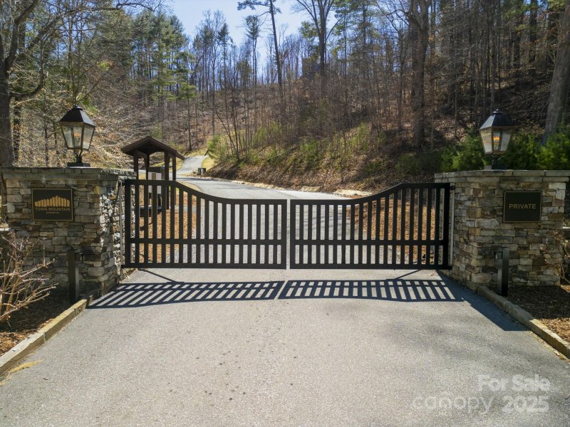 Property image 4 of 86 Bartrams Walk Drive in Town Mountain Preserve, Asheville, NC 28804