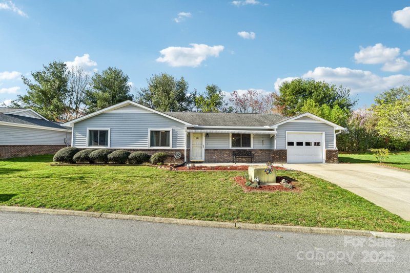 Property image 2 at 29 Wintry Drive, Hendersonville, NC 28792