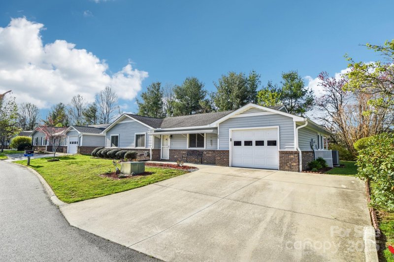 Property image 3 at 29 Wintry Drive, Hendersonville, NC 28792